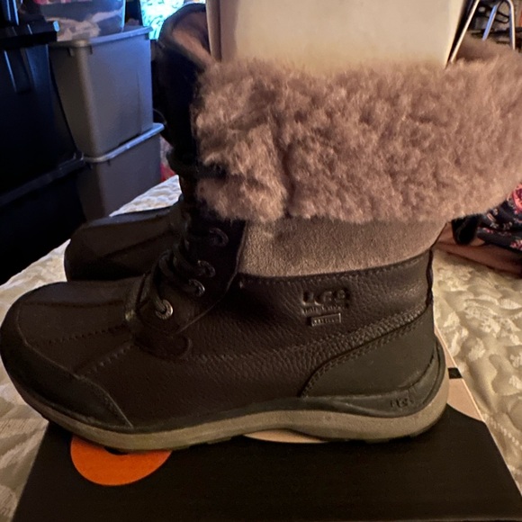 NWOT UGG® Adirondack Boot III (Women's) - Picture 8 of 14